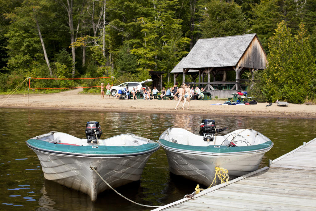 Auberge Du Lac-A-L'Eau-Claire Saint-Alexis-des-Monts Dış mekan fotoğraf